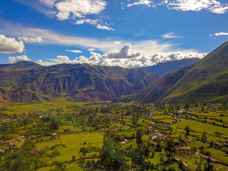 Vista panorâmica do Vale Sagrado dos Incas no Peru
