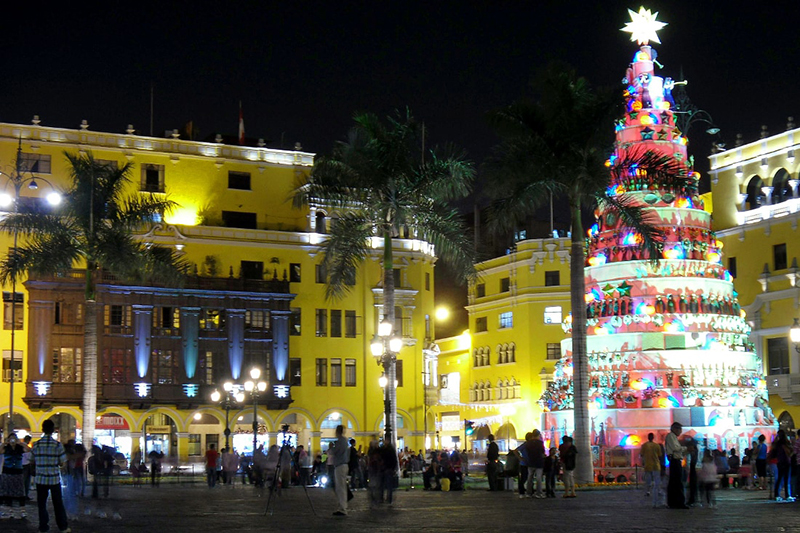 Tradicional Árvore de Natal em Lima