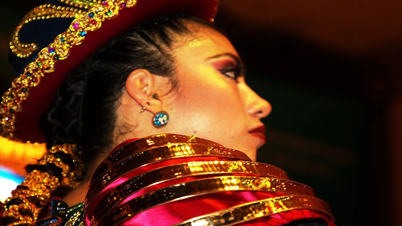 Dançarina do Brisas del Titicaca em Lima 