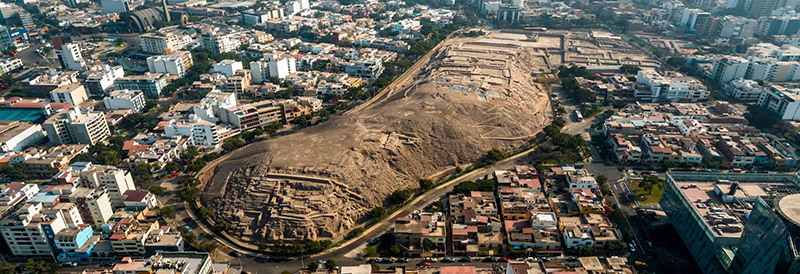 Vista aérea da Huaca Pucllana em Lima
