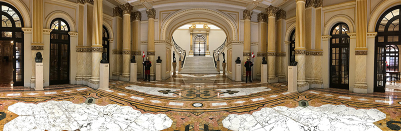 Interior do Palácio do Governo em Lima 