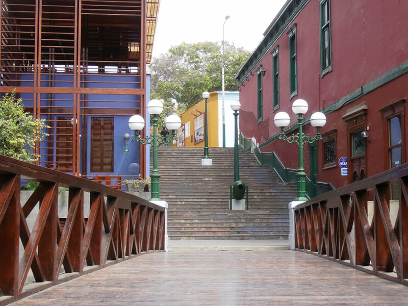 Escadaria da Ponte dos Suspiros em Lima