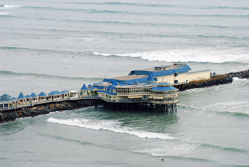 Vista aérea do Restaurante La Rosa Nautica em Lima