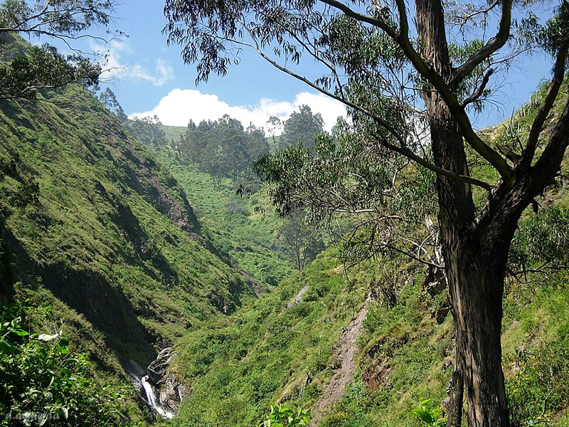 Trilha para a Cachoeira de Antankallo em Lima