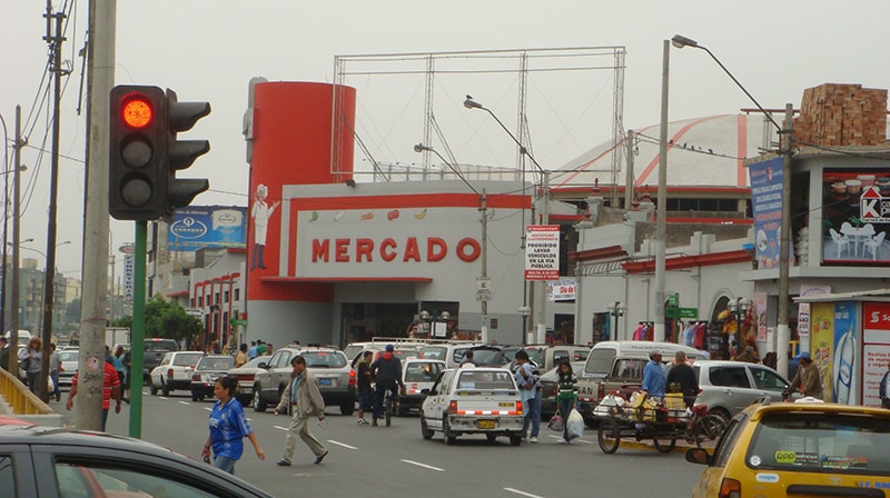 Fachada do Mercado Surquillo em Lima